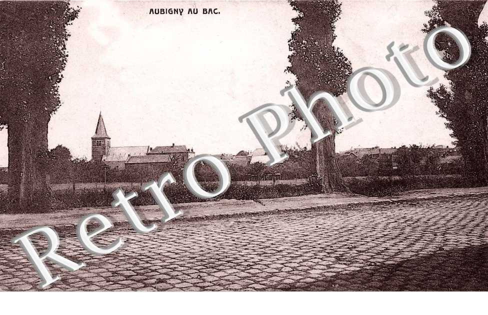 (UNE RUE PAVEE)