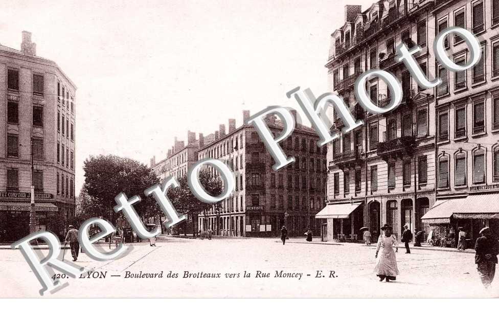 BOULEVARD DES BROTTEAUX VERS LA RUE MONCEY