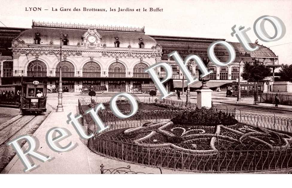 LA GARE DES BROTTEAUX, LES JARDINS ET LE BUFFET
