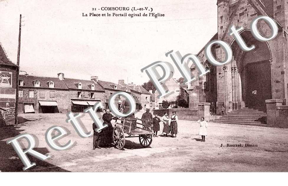 La Place et le Portail ogival de l&#039;Eglise