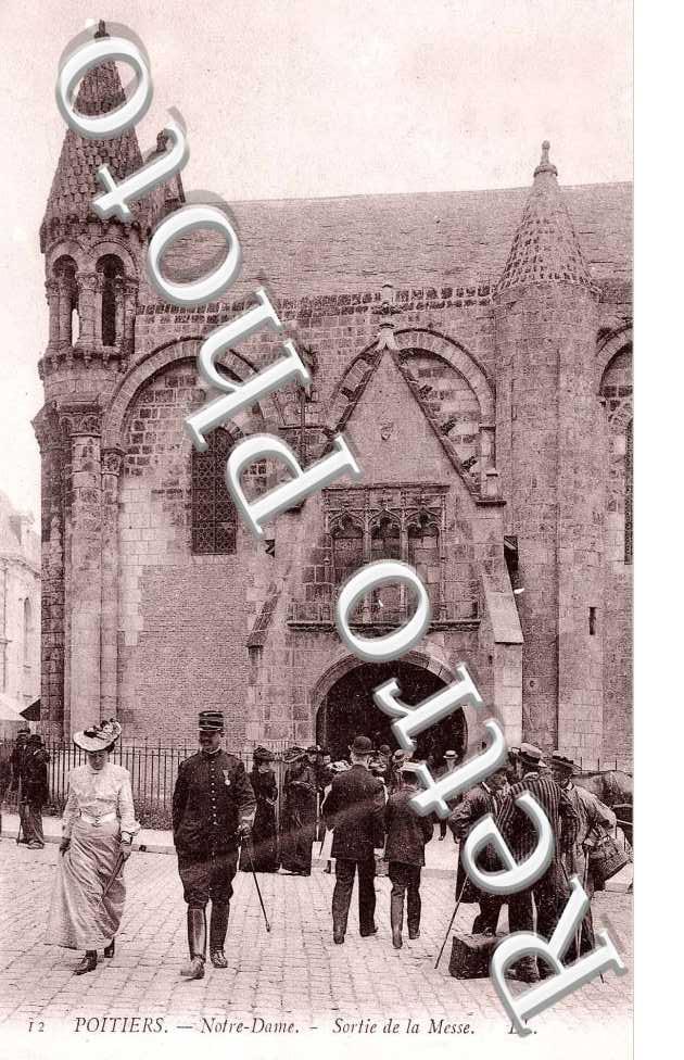 NOTRE DAME LA GRANDE SORTIE DE LA MESSE