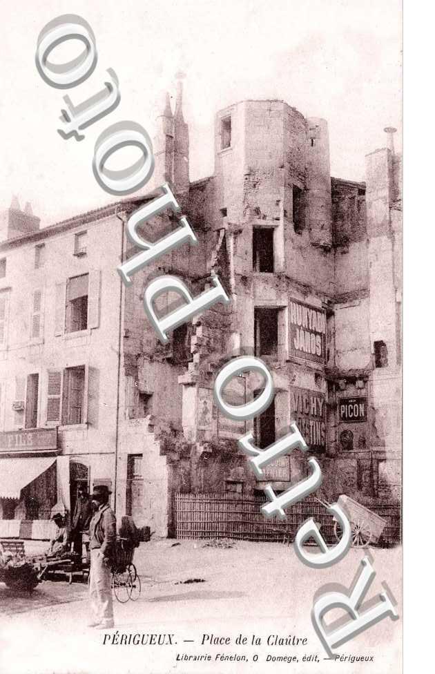 PLACE DE LA CLAUTRE