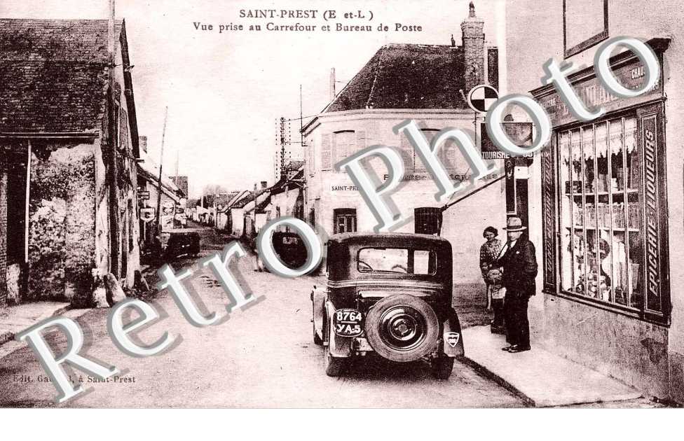 vue prise au carrefour et bureau de poste