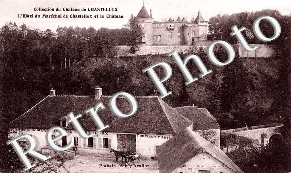 l' hotel du marechal de Chastellux et le chateau