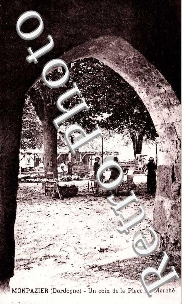 Un coin de la place du marche