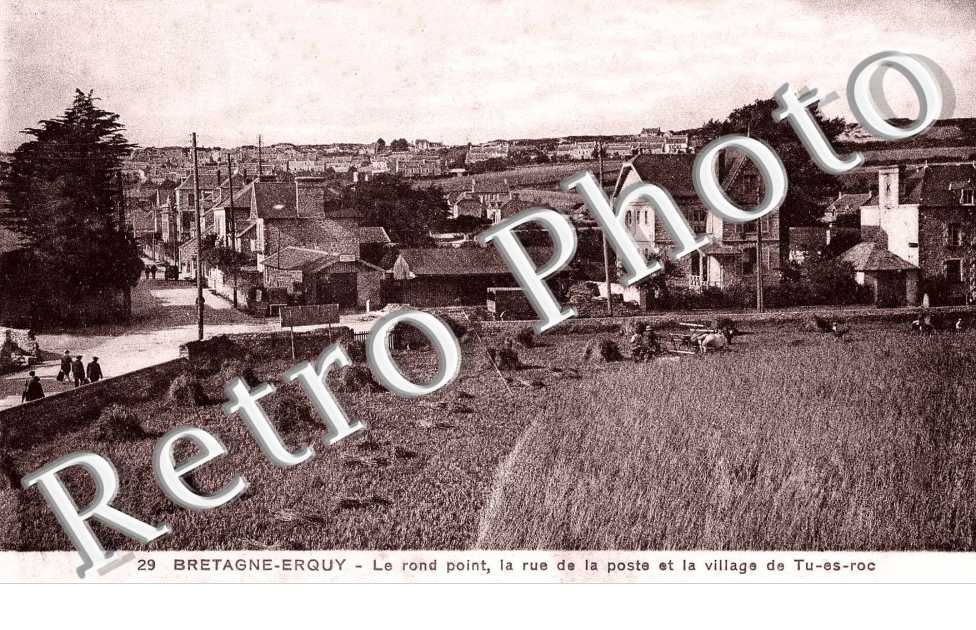 le rond point, la rue de la poste et le village de Tu-es-roc