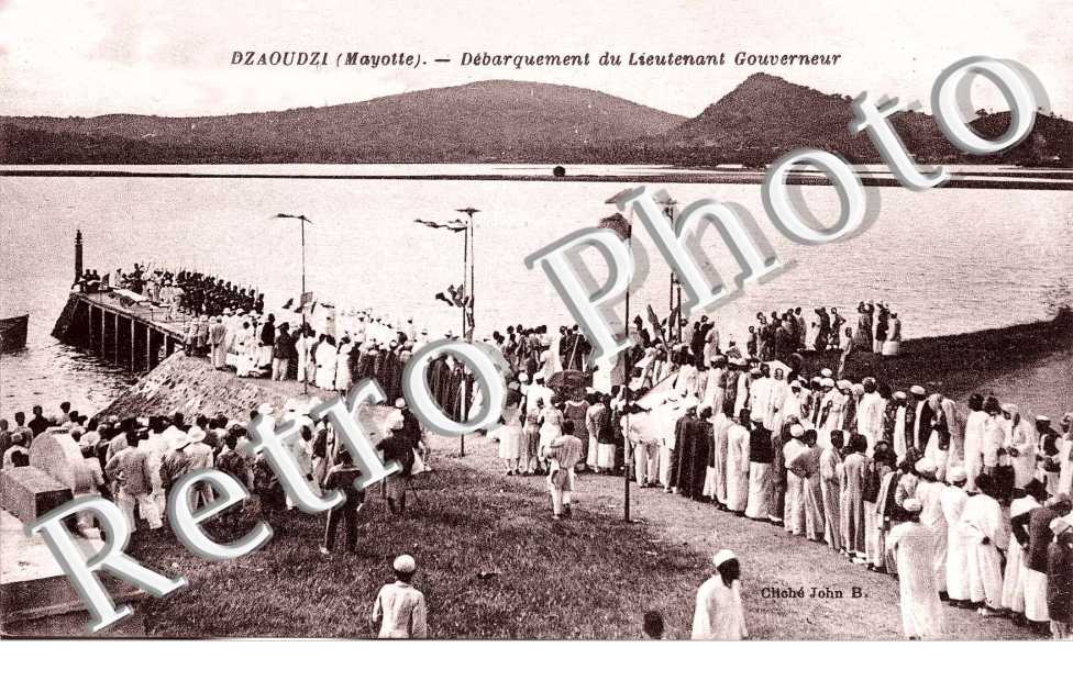 DZAOUDZI  debarquement du Lieutenant Gouverneur