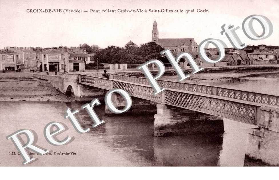 Pont reliant Croix de Vie à Saint Gilles et le quai Gorin