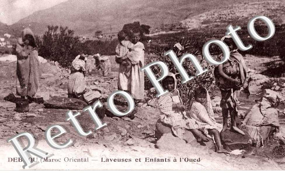 Laveuses et Enfants a l'Oued