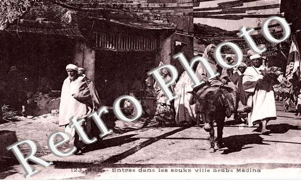 Entree dans les Souks ville arabe Medina