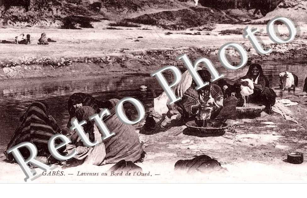 Laveuses au bord de l'Oued