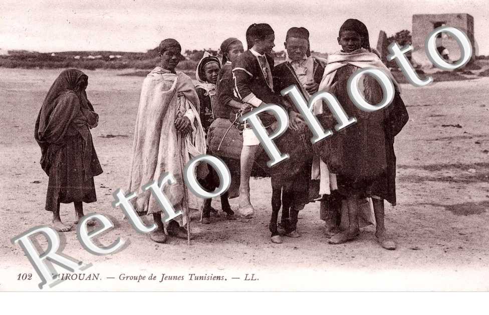 Groupe de jeunes Tunisiens