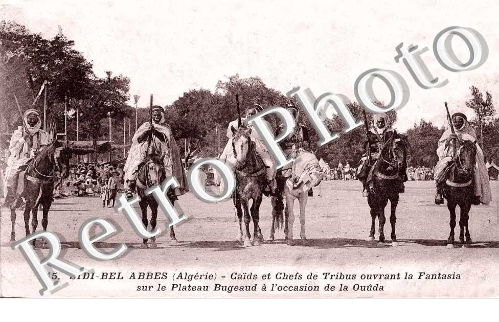 caids et chefs de tribus ouvrant la fantasia