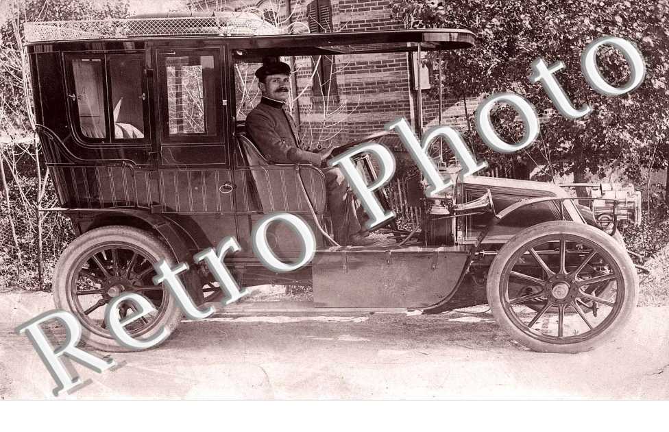 (Un homme au volant)