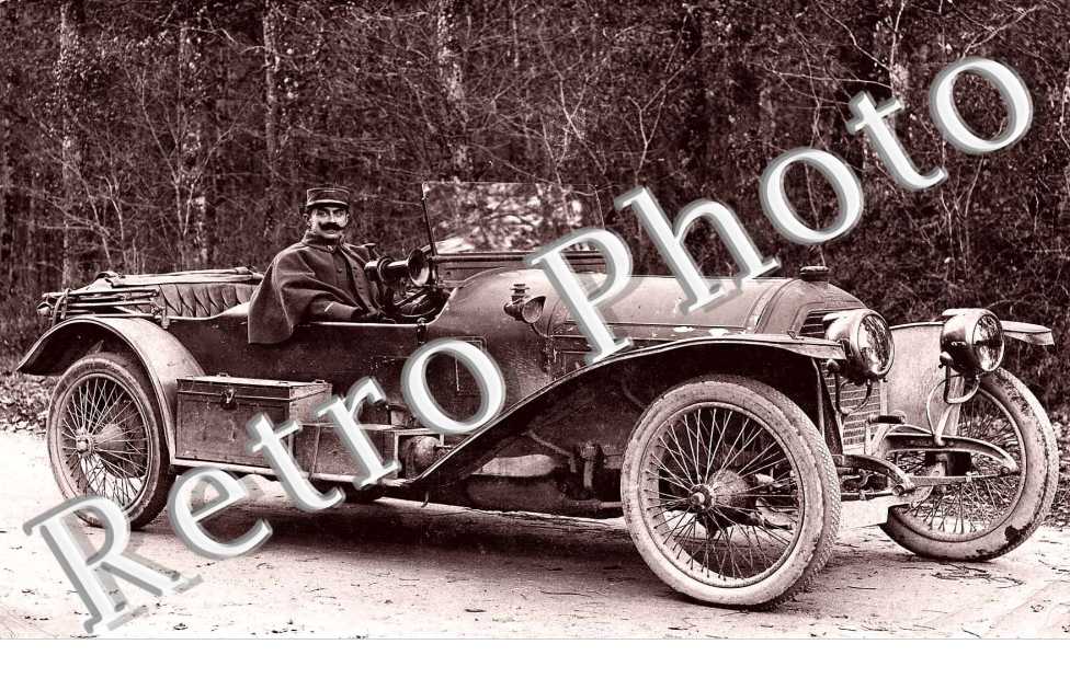 (Adjudant Chef au volant)