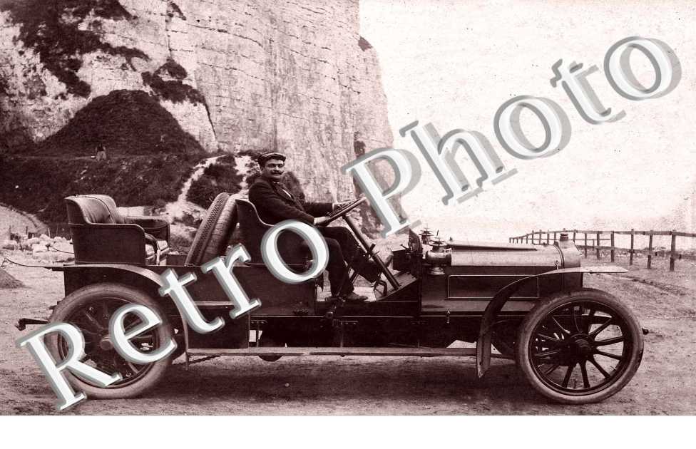 (un homme au volant)