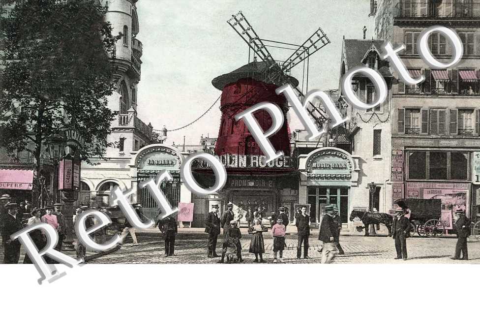 MONTMARTRE Le Moulin Rouge