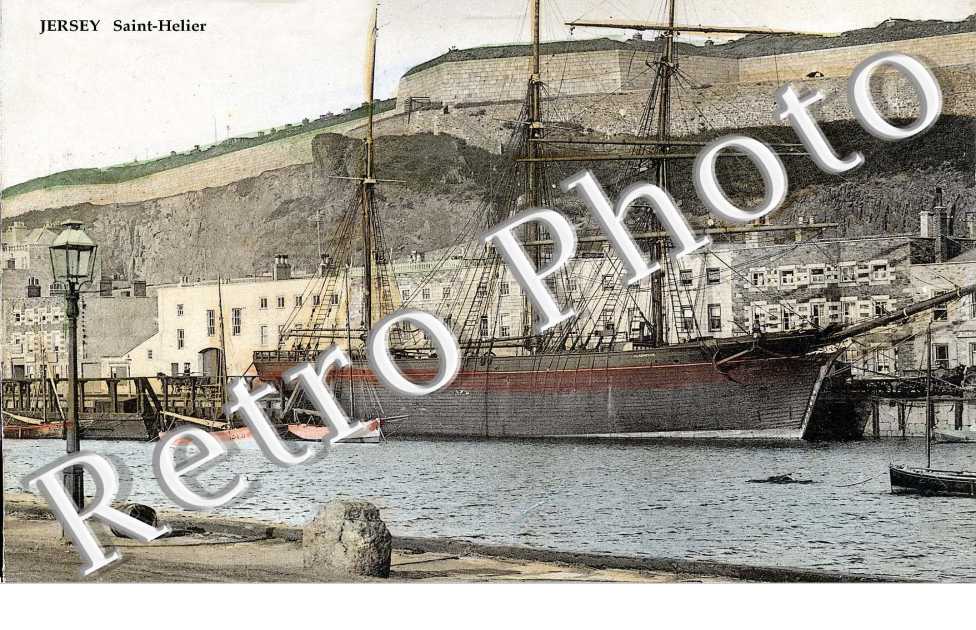 Dans le Port - Navire