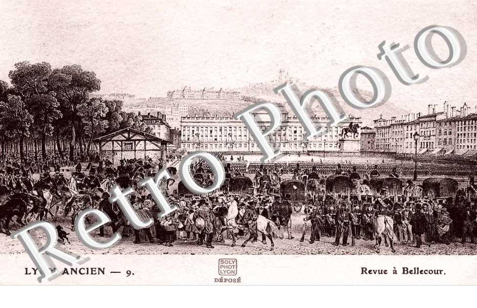 LYON ANCIEN revue a Bellecour