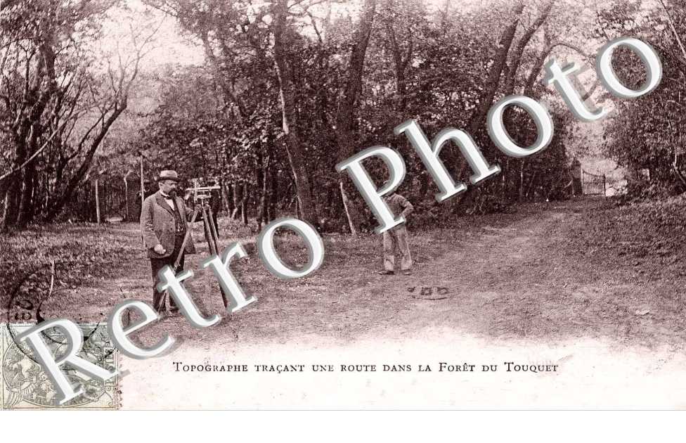 Topographe tracant une route dans la foret du Touquet