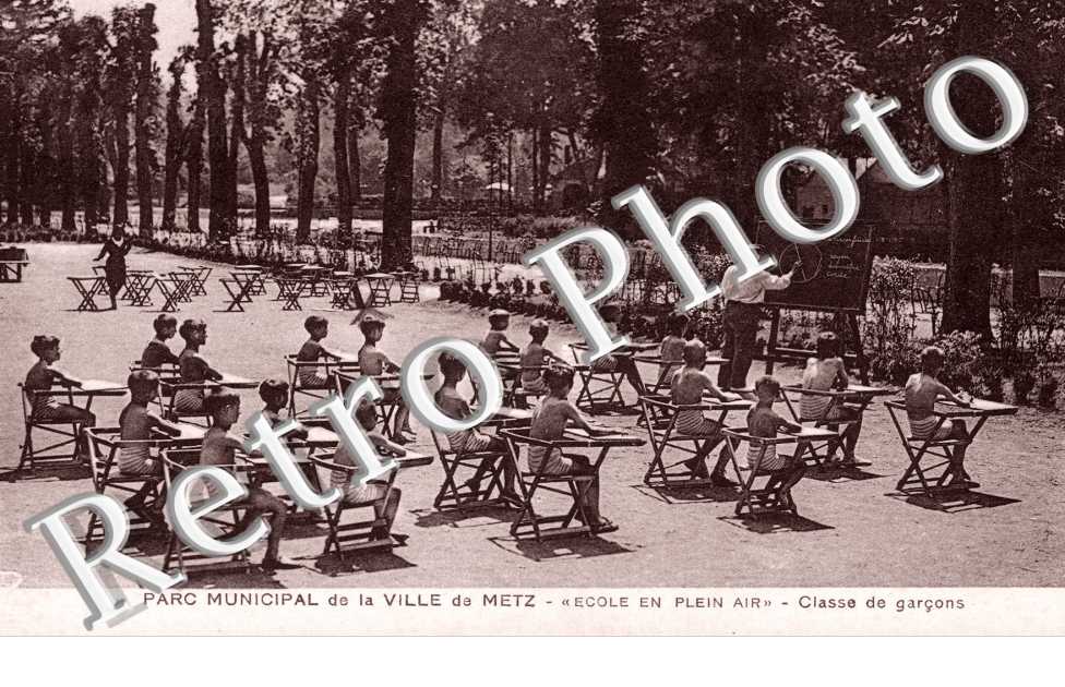 Parc Municipal - Ecole en Plein Air -  Classe de Garcons