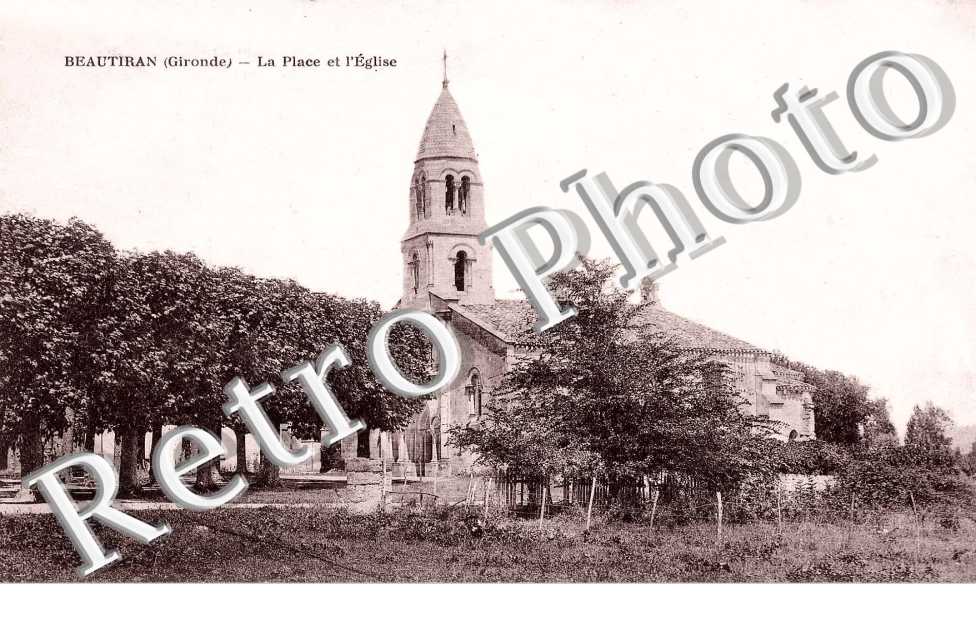 La place et l&#039;eglise