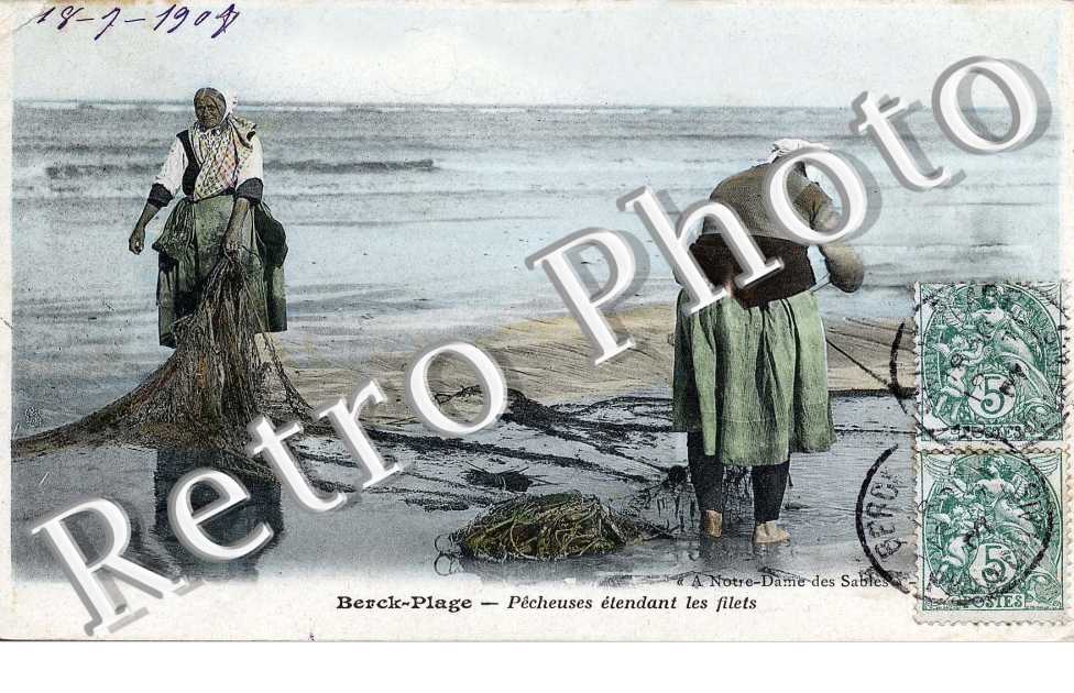 Pêcheuse étendant les Filets