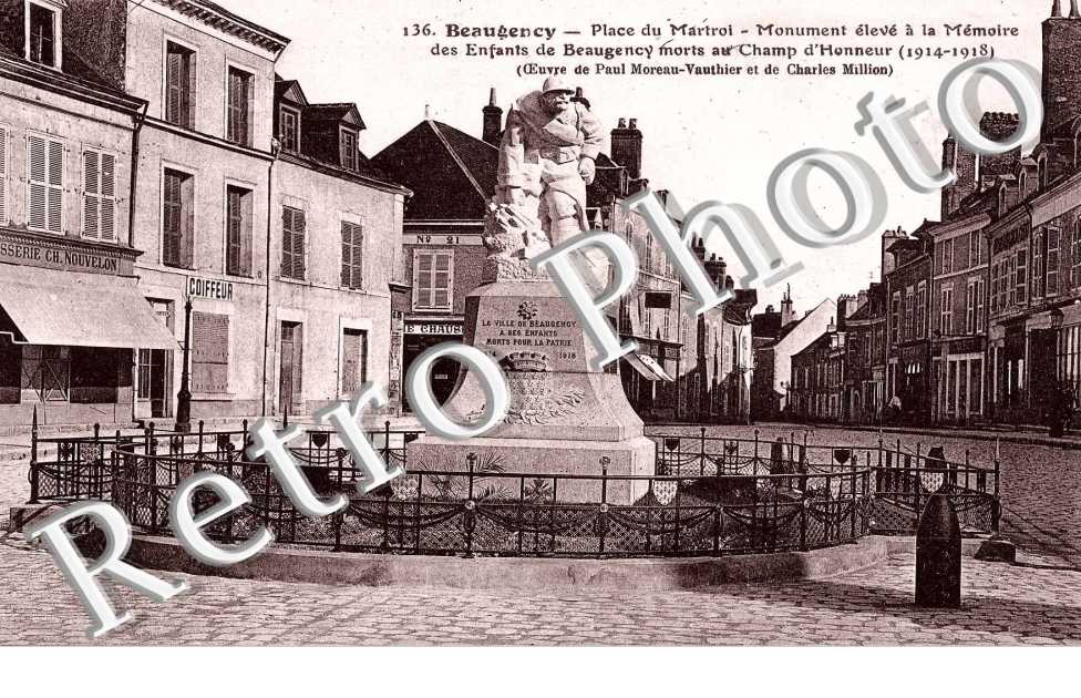 Place du Martroi - Monument aux Morts