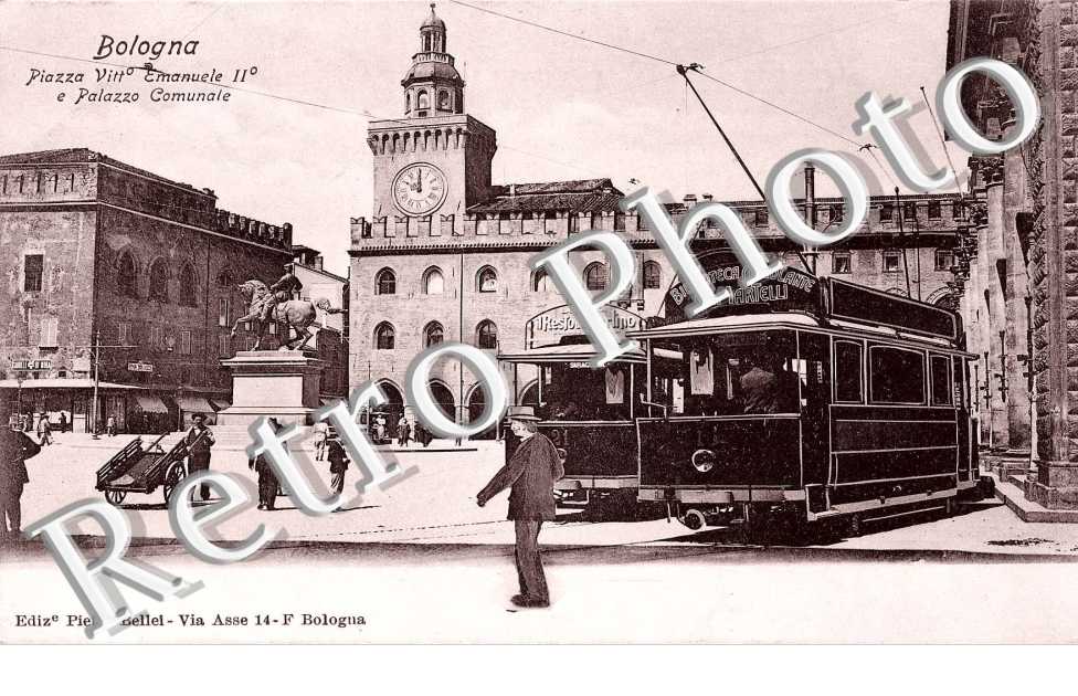 Piazza vitt Emanuele II e Palazzo Comunale