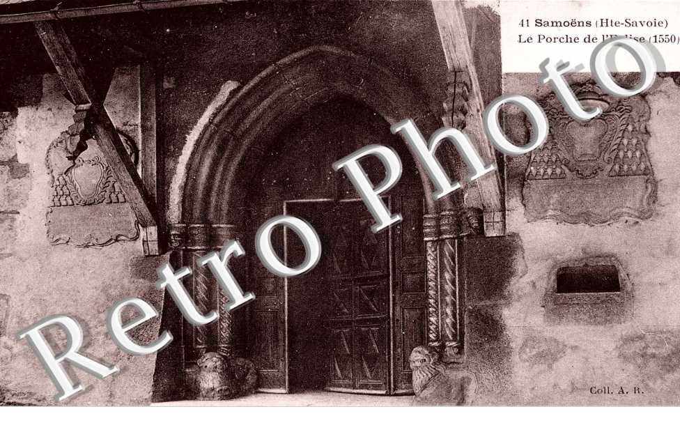 LE PORCHE DE L&#039;EGLISE