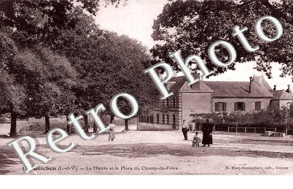 la Place de la Mairie et la Place du Champ de Foire