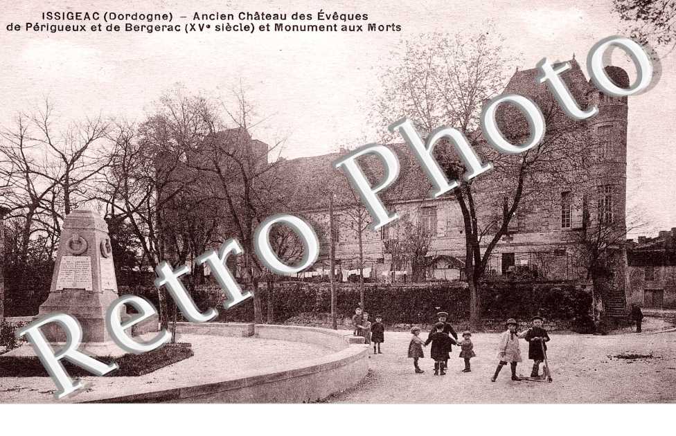 Ancien chateau des eveques et monument aux morts
