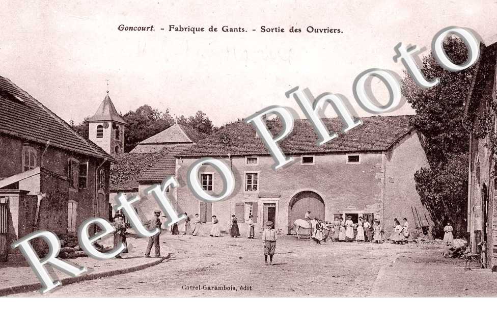 Fabrique de gants - sortie des ouvriers