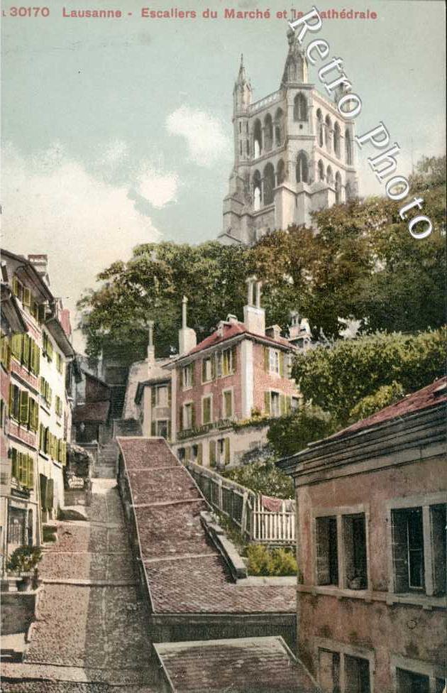 Escaliers du Marche et Cathedrale