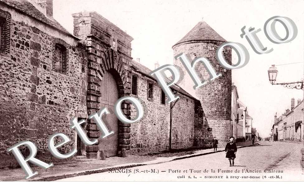 PORTE ET TOUR DELA FERME DE LANCIEN CHATEAU