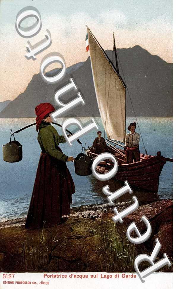 Portatrice d&#039;acqua sul Lago di Garda