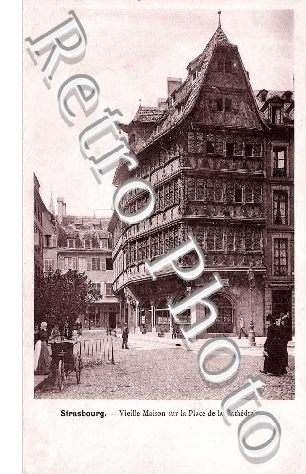 vieille maison sur la place de la cathedrale