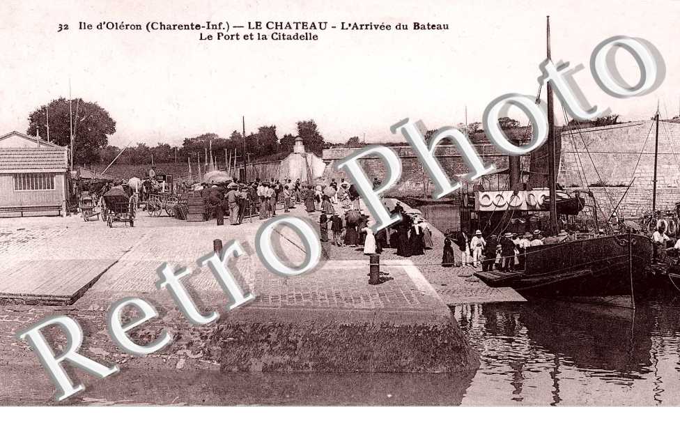 Arrivee du bateau - port de la citadelle