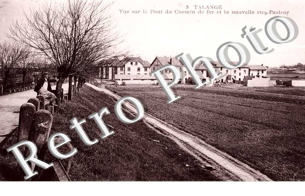Sur le pont du chemin de fer et la nouvelle rue Pasteur