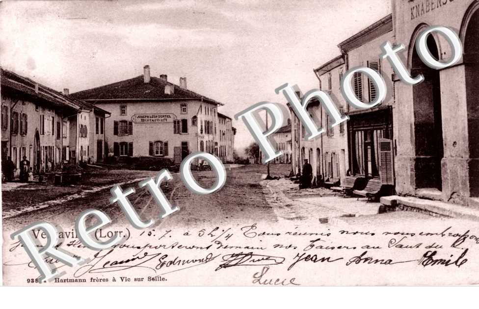 UNE RUE