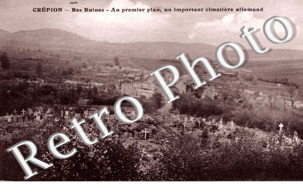 Ruines - au premier plan, un cimetiere allemand