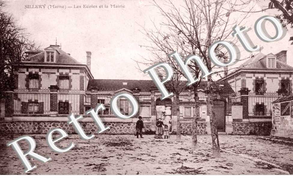 Les Ecoles et la mairie