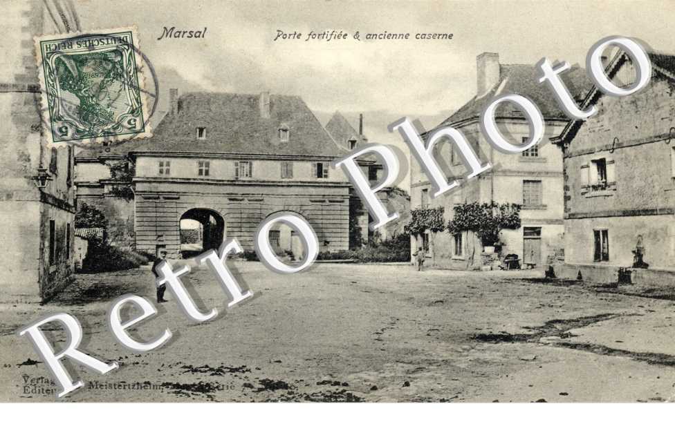 Porte fortifiée et ancienne caserne
