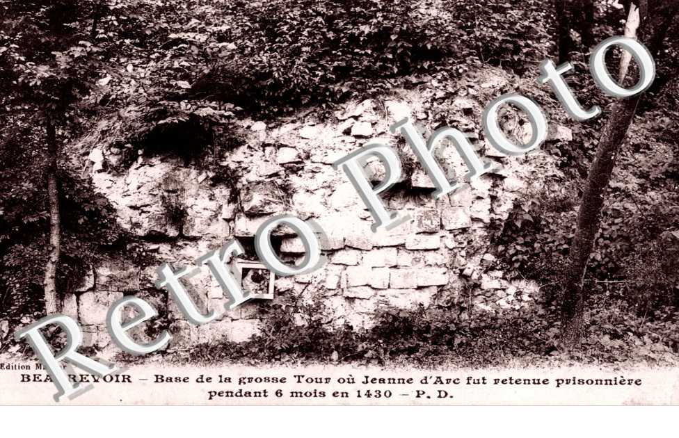 Base de la grosse tour ou Jeanne d&#039;Arc fut retenue prisonniere pendant 6 mois en 1430