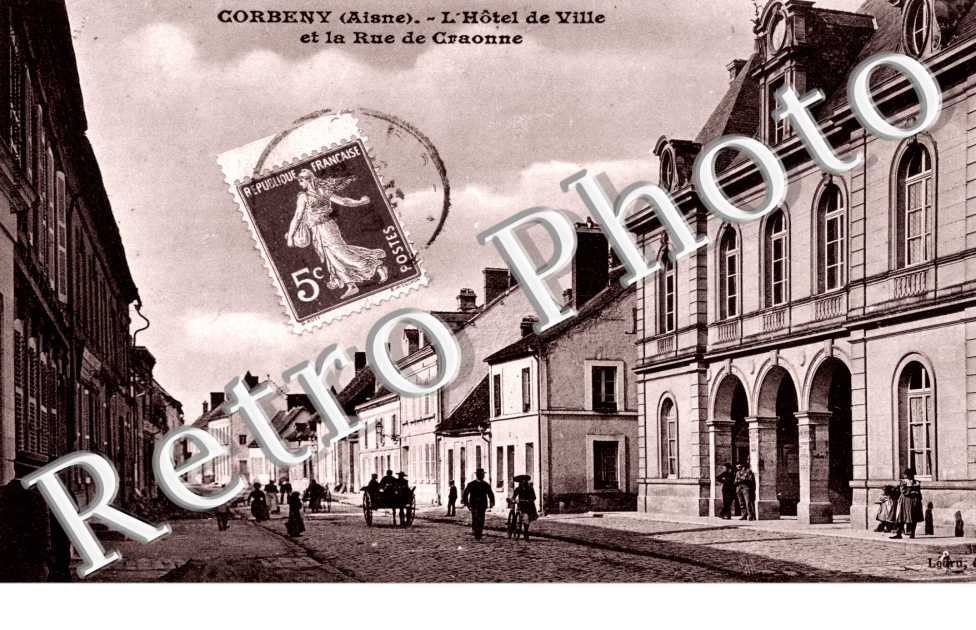 L&#039;hotel de ville et la rue de Craonne