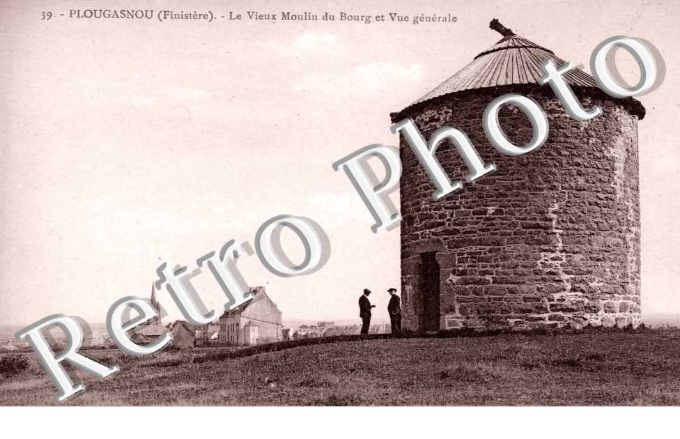 le vieux Moulin du Bourg et vue generale