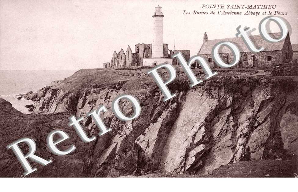 Pointe Saint Mathieu. les Ruines de l&#039;ancienne Abbaye et le Phare