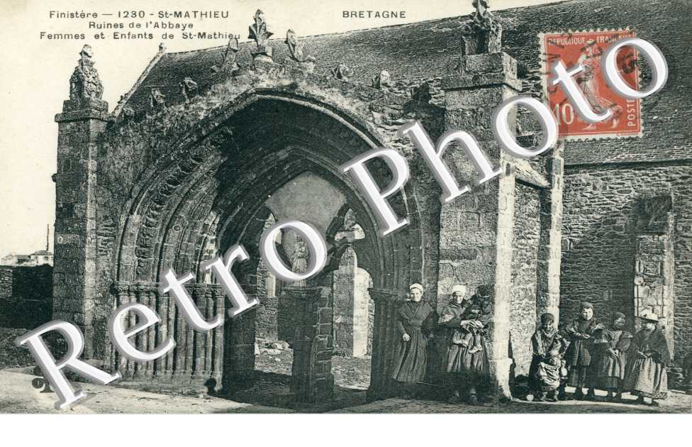 Ruines de l&#039;Abbaye - Femmes et Enfants de Saint Mathieu