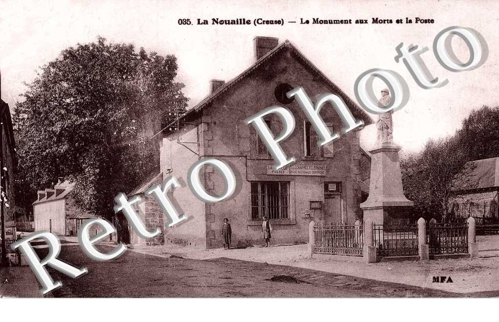 Le Monument aux Morts et la Poste