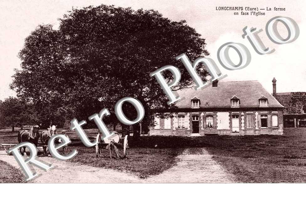 La ferme et en face l&#039;eglise